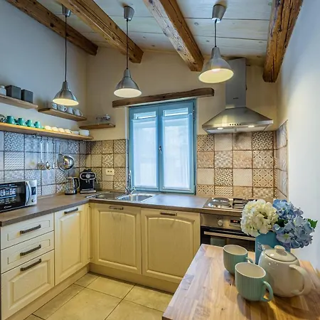 House 1852 Grandici