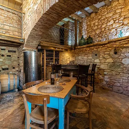 House 1852 Grandici