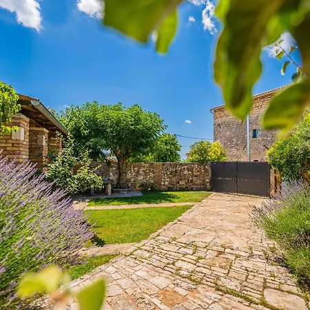 בית נופש House 1852 Grandici