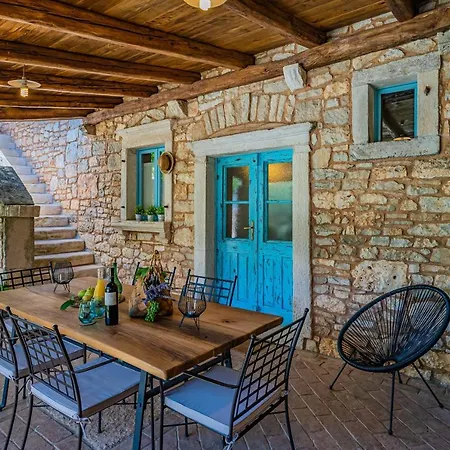 House 1852 Holiday home