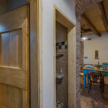 House 1852 Grandici