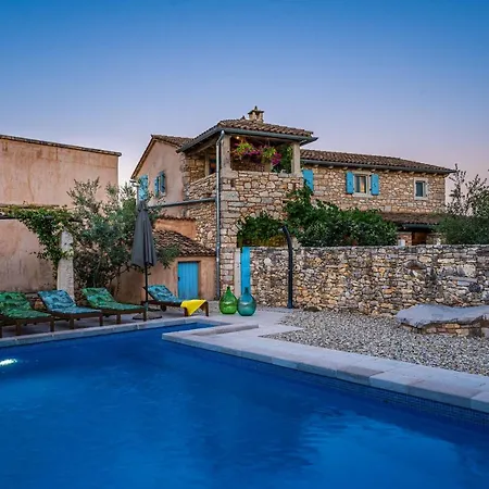 House 1852 Grandici